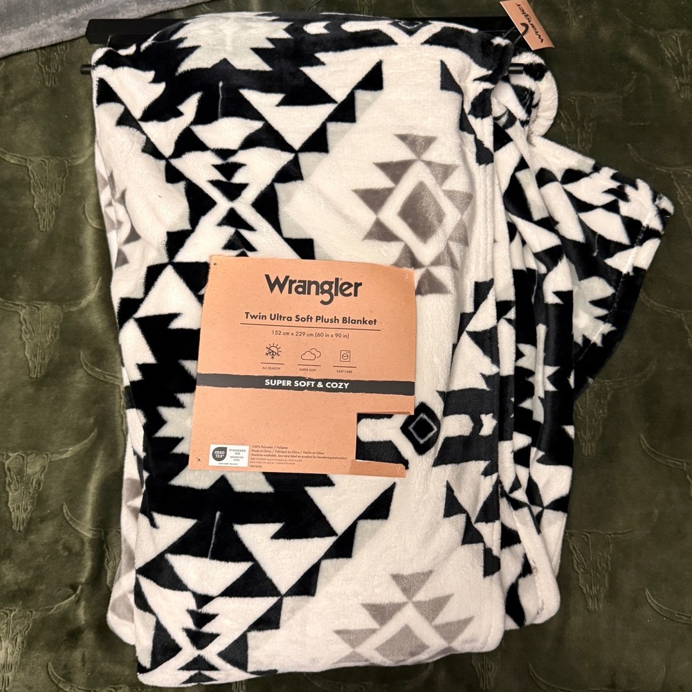 Wrangler Plush Blanket Twin Black White NEW Southwestern Tribal Geometric Aztec